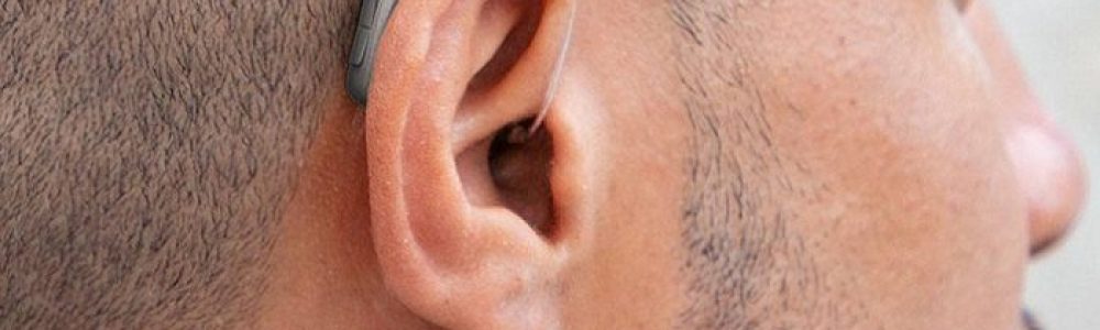 How does a hearing aid help people with hearing loss